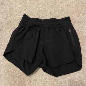Lululemon shorts 6 inch (not hotty hot)
